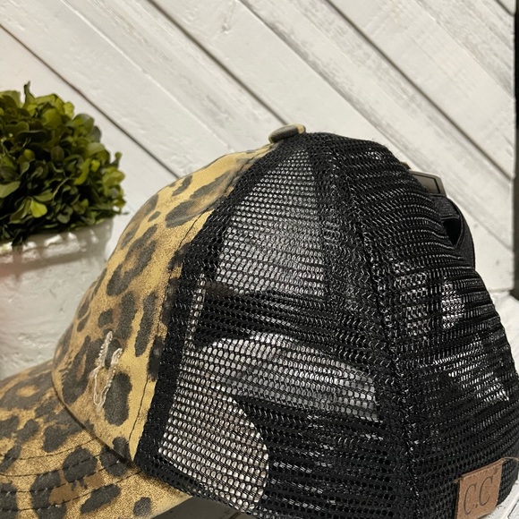 C.C ponytail cap hat crisscross leopard print - Picture 2 of 6